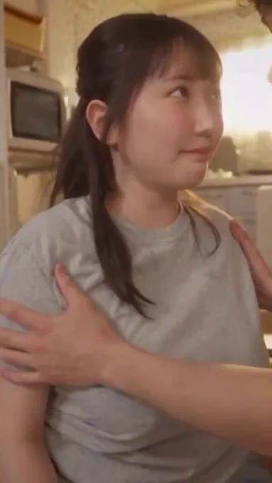 【弓乃りむ】 生意気な同級生が「もう一回したい…！」と求めてきた、激しい手マンで潮吹き連発！さらにハメ潮＆連続中出しで布団はもっとビショビショ…