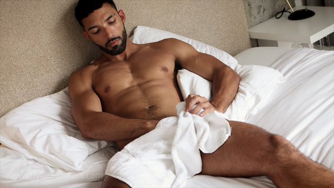 ROMEO Shoots His Load... / https://t.co/ifpvPHbiSx https://t.co/b4eztWkGgF