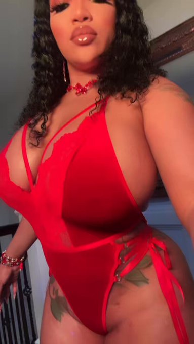 I&rsquo;m live now on my Onlyfans so click the link in my bio and subscribe 💰💰 https://t.co/qBGZQBq4pP