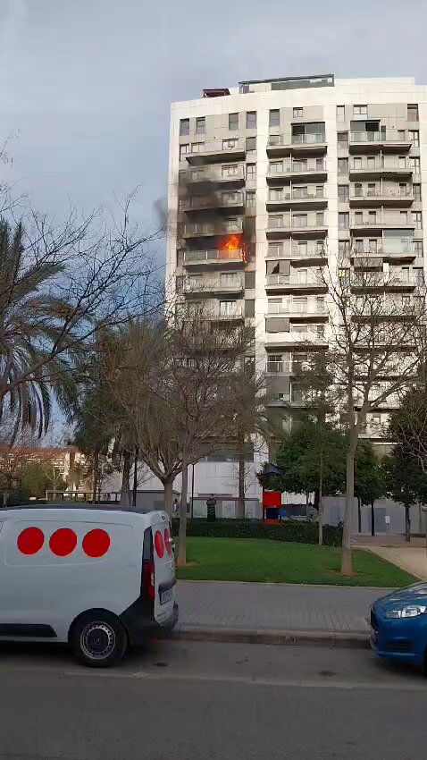 [爆卦] 西班牙巴倫西亞大樓大火  多人受困