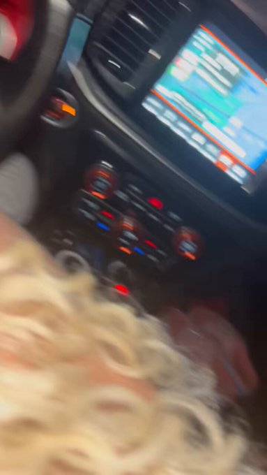 Can I suck it in traffic? ? ?? https://t.co/OhfB3dOIaS