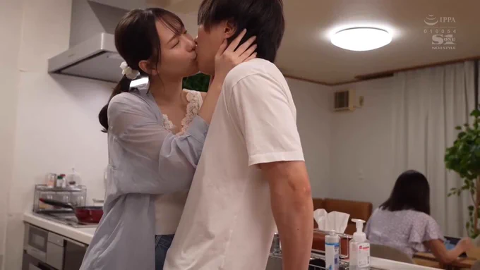 彼女が目を離すとスグにボクを誘惑😝 一目見た時からイイ女の雰囲気を漂わせる彼女のお姉さん村上悠華‍💫