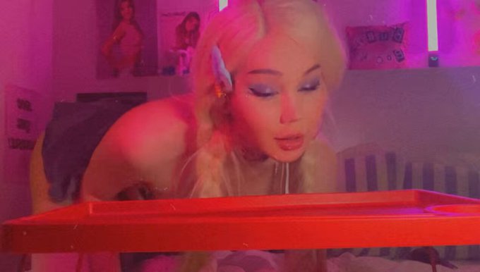 Open the milk tap ! 🥛  Belle Delphine has fresh breakfast now 💕 https://t.co/IqgWXBecRO