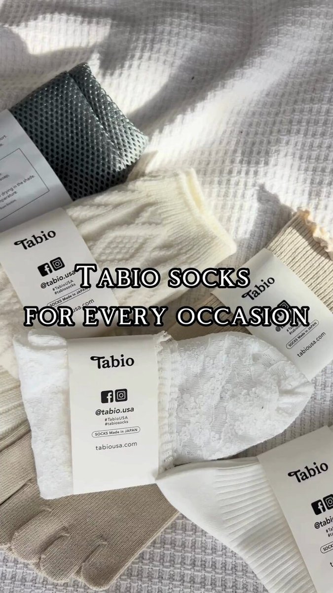 Tabio USA on X: White socks are a classic because they are so easy to pair  with any outfit! 🤍 Here are just a few of the endless outfits you can make