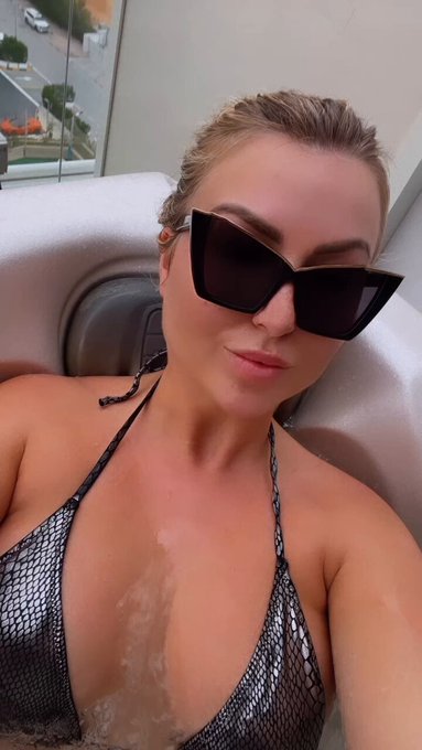 Kom je mee bubbelen schat? https://t.co/vvO6Rnje62<a href="/tag/blonde"class="tags"><span>#blonde</span></a><a href="/tag/babe"class="tags"><span>#babe</span></a><a href="/tag/barcelona"class="tags"><span>#barcelona</span></a><a href="/tag/football"class="tags"><span>#football</span></a><a href="/tag/game"class="tags"><span>#game</span></a><a href="/tag/ass"class="tags"><span>#ass</span></a>