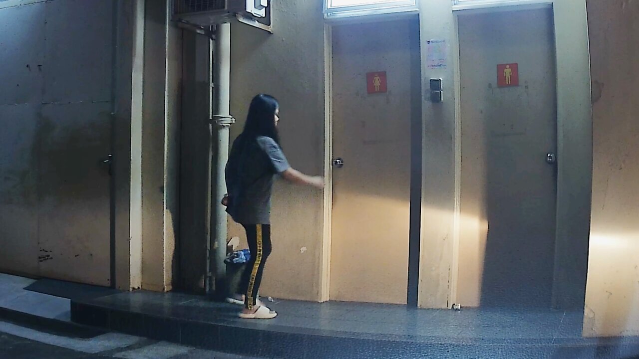chinese pee voyeur 