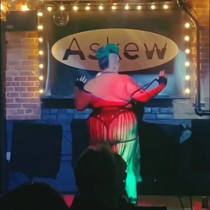Sneak peek of Last night's show😈 #burlesque #drag #bbw https://t.co/JGw1sUvSp0<a href="/tag/burlesque"class="tags">#burlesque</a><a href="/tag/drag"class="tags">#drag</a><a href="/tag/bbw"class="tags"><span>#bbw</span></a>