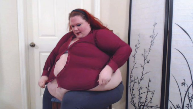 📷 I've outgrown so much of my clothes! Watch me try on this old shirt I found in my closet...  LIVE on