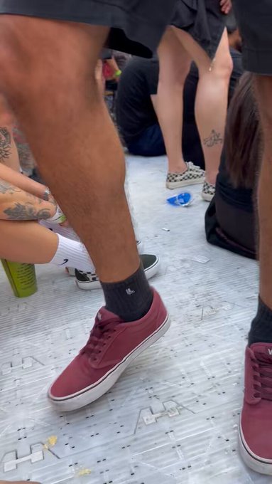 Quantos Vans vc v&ecirc; nessa imagem? #IWannaBeTour https://t.co/3rRaZICguC<a href="/tag/iwannabetour"class="tags">#IWannaBeTour</a>