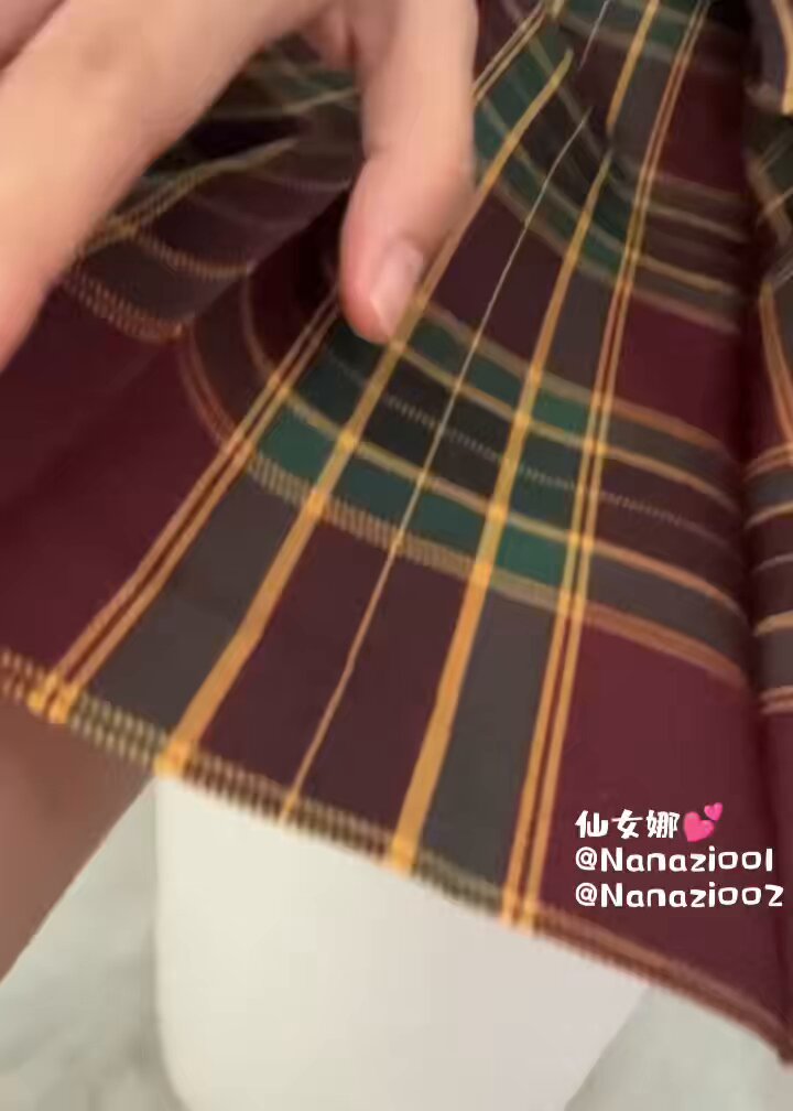 女生自拍多毛    