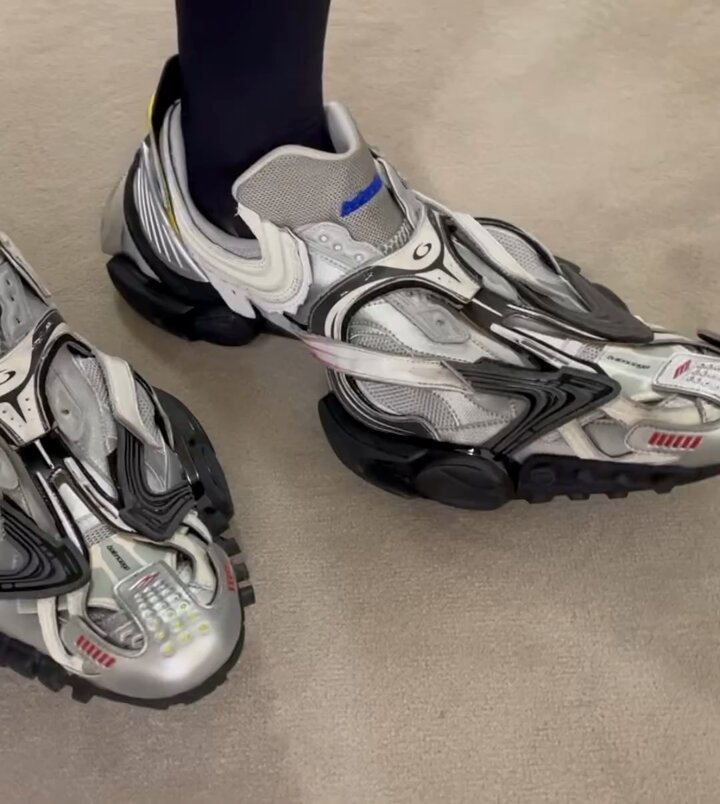 靴 BALENCIAGA REPTILE Balenciaga's New $1,890 'Reptile Sneakers' Are as Wild as