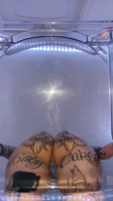 Can I please sit on your face? 🥺🥰 https://t.co/loMSHLAy76