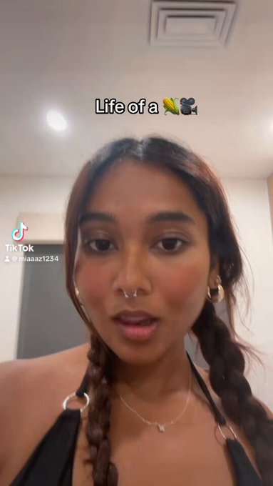 Hehehe what do you think the mask emoji is covering? #fyp #petite #desi https://t.co/uJLTK3hSOt<a href="/tag/desi"class="tags"><span>#desi</span></a><a href="/tag/petite"class="tags"><span>#petite</span></a><a href="/tag/fyp"class="tags"><span>#fyp</span></a>