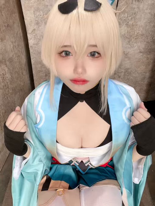コスプレイヤーしろいのTwitter動画2