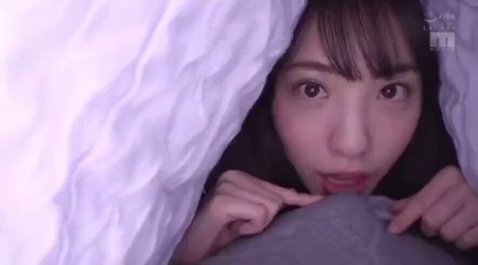 「服の中だから絶対バレないよ」逆ナン囁き誘惑してくる甘サド美少女とロングスカートの下でこっそりSEXしてたのに… 射精の瞬間だけマ●コから抜かれてチ●ポ丸出し放置で焦らされて中出しさせてもらえない’ルーインドオーガズム’性交 白桃はな