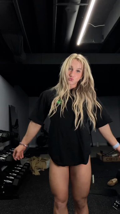 I work hard to look good naked ? https://t.co/9OWrPevFFJ