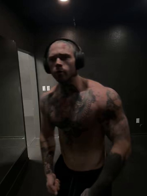 218lbs today and less than 3 weeks left till show day ❤️❤️ https://t.co/607y6rksBA<a href="/tag/mvsales"class="tags"><span>#mvsales</span></a><a href="/tag/mvboys"class="tags"><span>#mvboys</span></a>