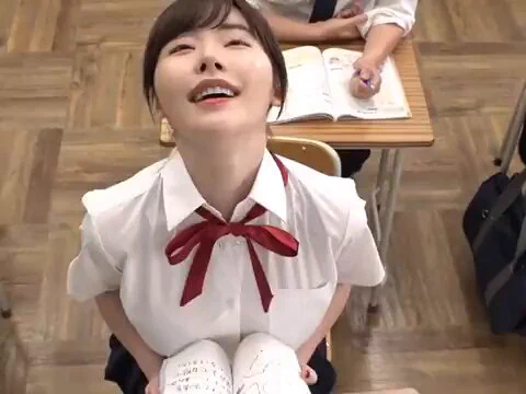深田えいみが授業中に絶頂ww