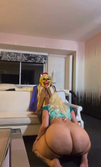 VID SOLD! Streaking & Fucking Gibby On The Vegas Strip ? Check it out! https://t.co/kzlxa7E7WL #MVSales