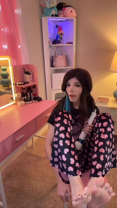 If you walked in on this, what are the odds you're joining it?  Don't forget to vote for me todayyyy<a href="/tag/phawards2024"class="tags"><span>#phawards2024</span></a>