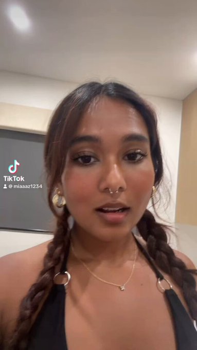 Comment if you want the naked version of this 😜 #petite #desi #tiny https://t.co/dmZUFT3PSx<a href="/tag/desi"class="tags"><span>#desi</span></a><a href="/tag/petite"class="tags"><span>#petite</span></a><a href="/tag/tiny"class="tags"><span>#tiny</span></a>