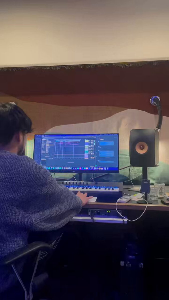 @MoMothesinger's video Tweet @MoMothesinger's video Tweet