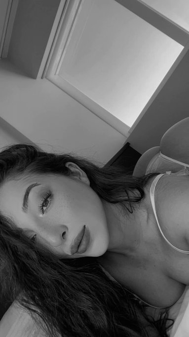 Postando v&aacute;rias coisinhas gostosas l&aacute; no Onlyfans -> https://t.co/LRCNQKcxTZ https://t.co/XpEcbsQD90<a href="/tag/mvsales"class="tags"><span>#mvsales</span></a>