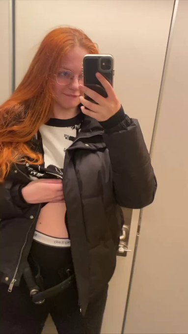 ❤️Me or PS5? https://t.co/4ItI96dU0f