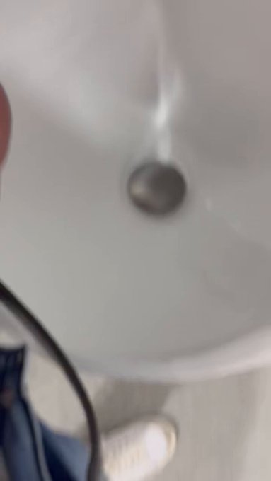 No me aguant&eacute; con este calor https://t.co/g3elcHD8YK