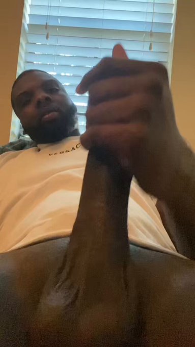 He know he not allowed to be butt naked in the bed with that meat out cause I will come eat it https://t