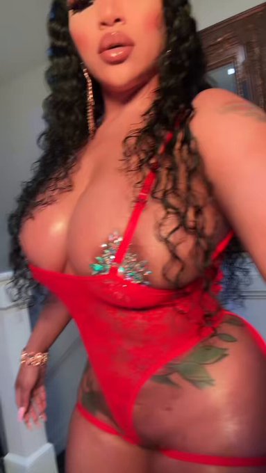 I&rsquo;m live on my onlyfans page so click the link in my bio now 💰💰💰 https://t.co/9i712t5VBR