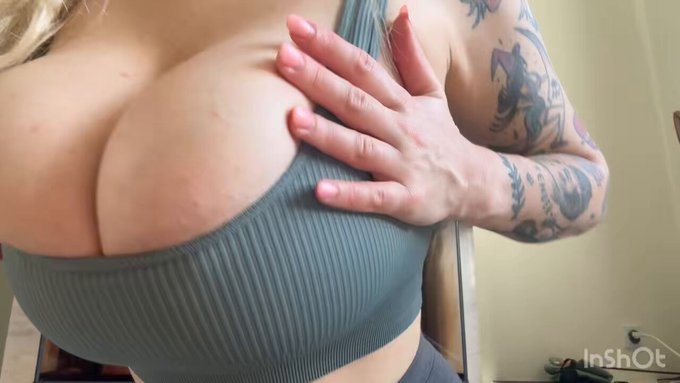 Juicy Sunday to you loves ? https://t.co/Q6O9GQ4NjT
