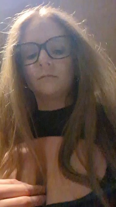 How do I look walking around on display? Would you come out of your room and watch me be a slut? https://t