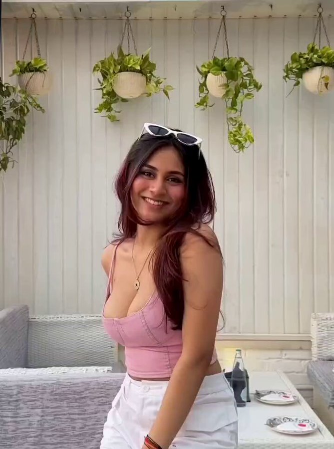 ieTinNyDRiKKkFO9?format=jpg&name=900x900