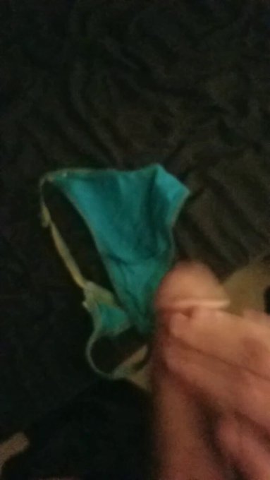 Here's a little video of me cumming on some panties, as a treat for Easter. https://t.co/vDQp5EimhW