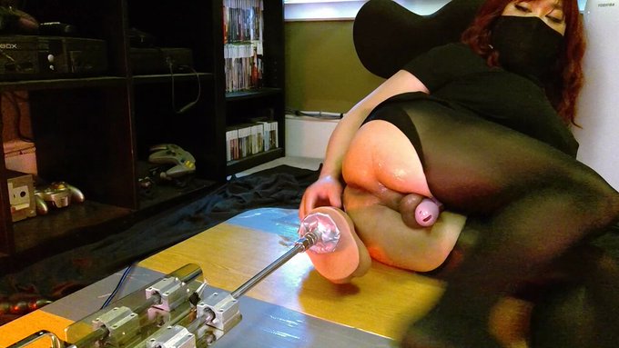 Getting laid out by some fat ass cocks 🥴 https://t.co/VyIo9oyQfz