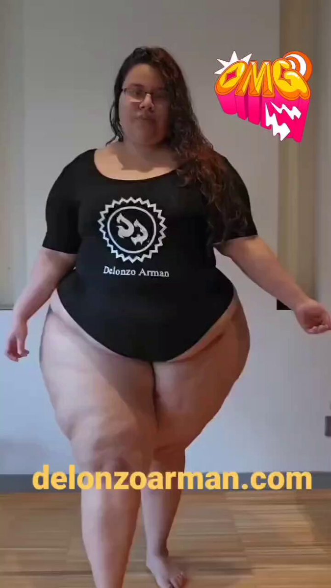 Semiz mushuk katta kokrak yashirin kamera peeing