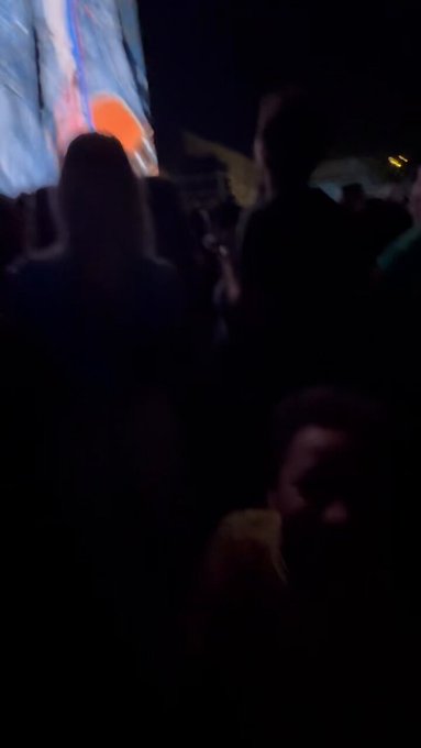 I finally got to see the Jonas Brothers. My life is complete, goodnight 🌙 https://t.co/RgIafj3S3s