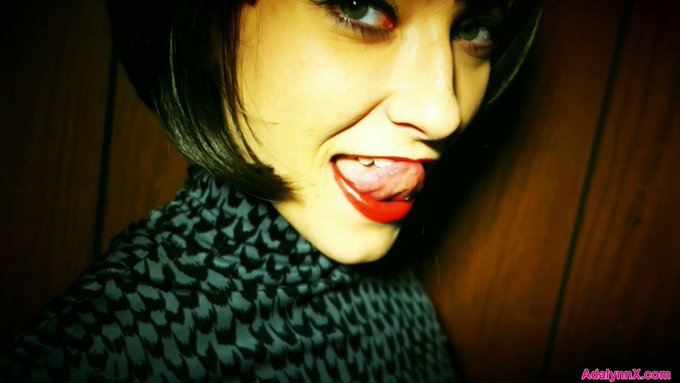 Wanna help add the finishing touch to my outfit? ??? https://t.co/NsehMRxI4p