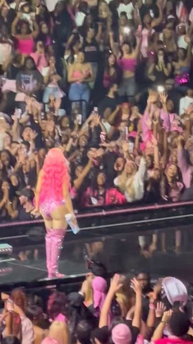 We couldn&rsquo;t stop singing along 🤣 #GagCityBrooklyn #Tusa https://t.co/S99C2j4Haz<a href="/tag/gagcitybrooklyn"class="tags">#GagCityBrooklyn</a><a href="/tag/tusa"class="tags"><span>#tusa</span></a>