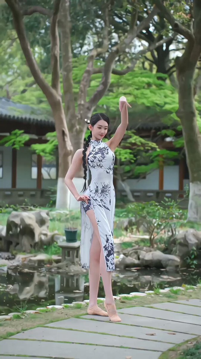 中国　青花山水人物文　小壷　C　R6412E 中国 青花山水人物文 小壷 C R6412E 工芸品