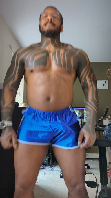 How did the army men wear these shorts and not get hard-working 
???
https://t.co/dhiSQOnQYm https://t