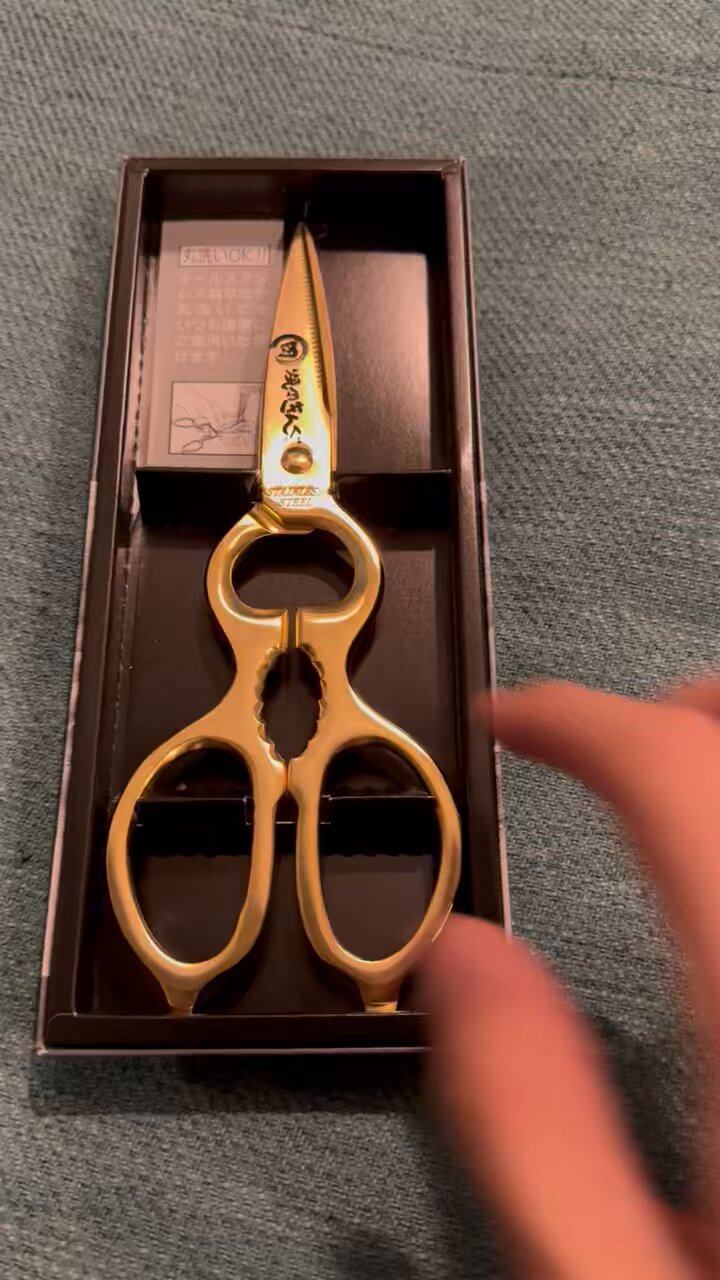 新品未使用✨ 焼肉きんぐ 黄金の肉切りハサミ - メルカリ