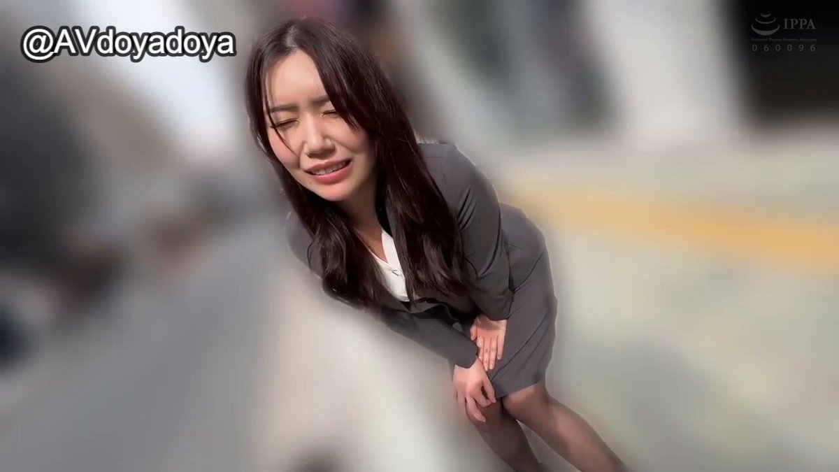 素人美少女とリモコンバイブお散歩😝 人生初の羞恥プレイでまさかのエロスイッチオンした黒パンストOL‍💫