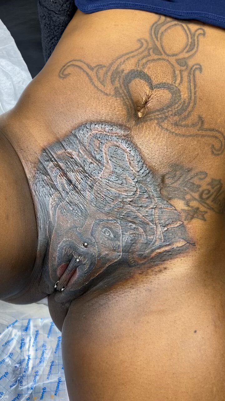 tattoo pussy  / X