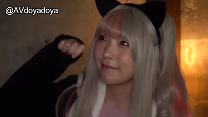 皆月ひかる 148cm美少女コスプレイヤーの本性は… 早漏発情ガチ精子中毒変態おまんこ😝 男たちに囲まれて絶頂アクメ連発‍💫