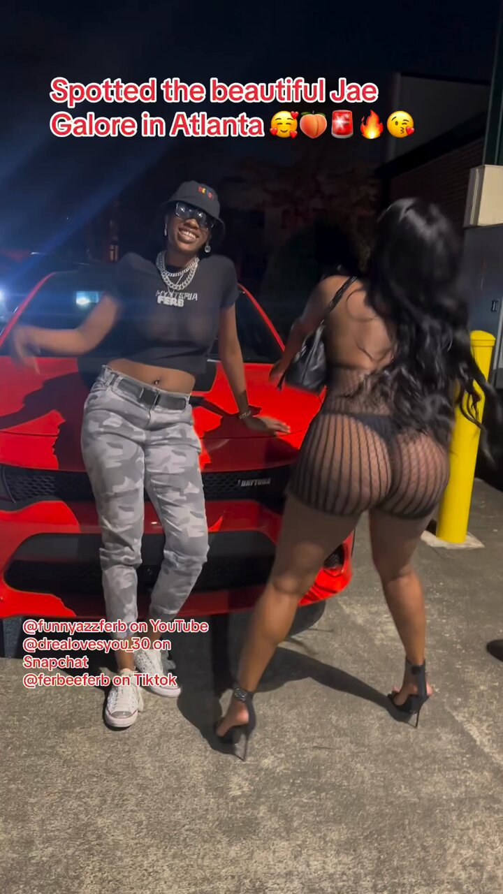 Nippy Krankie Under New Clown on X: Gross. She has a butt-plug in that  lights up. t.cosU4psSBiNI  X