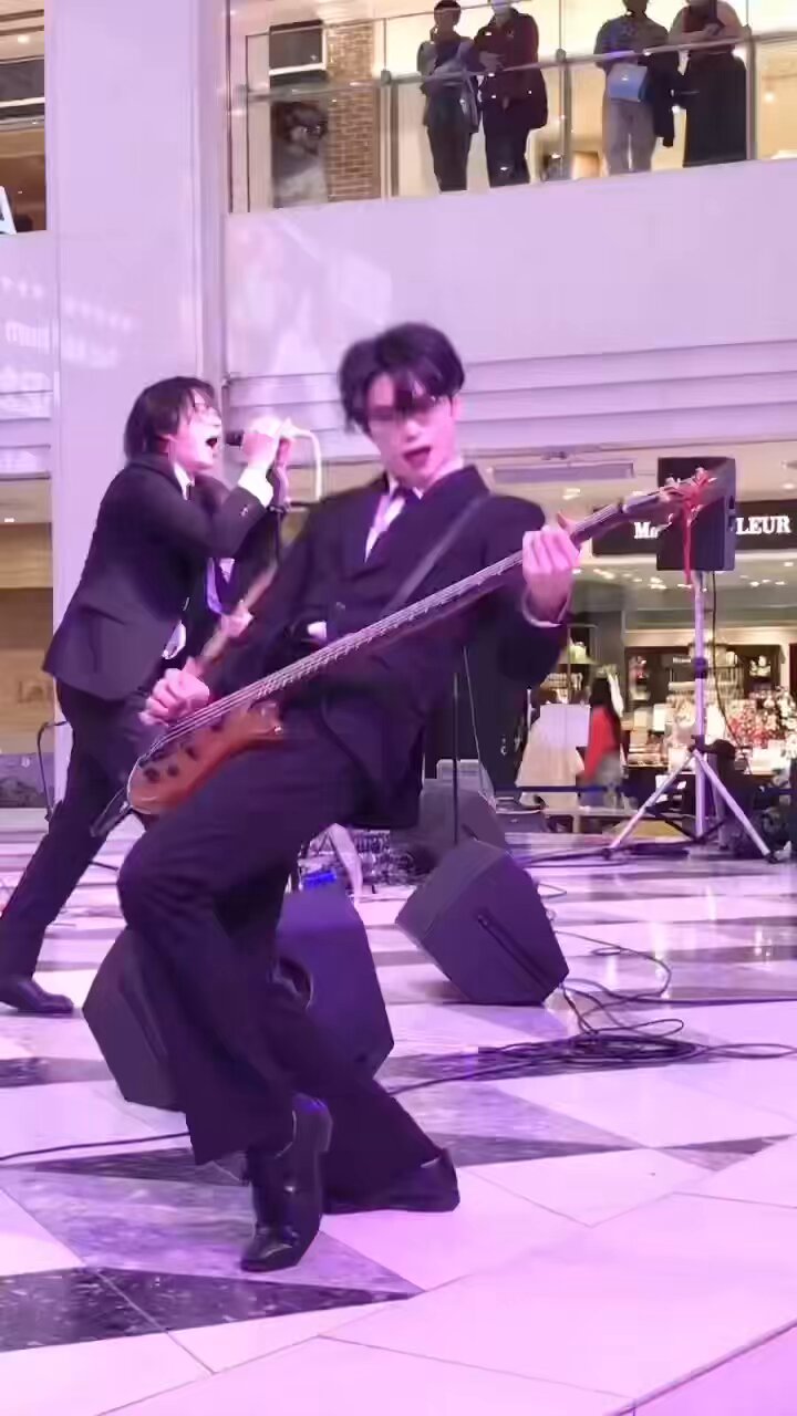 GP9DwcGaYAEmFr_.jpg