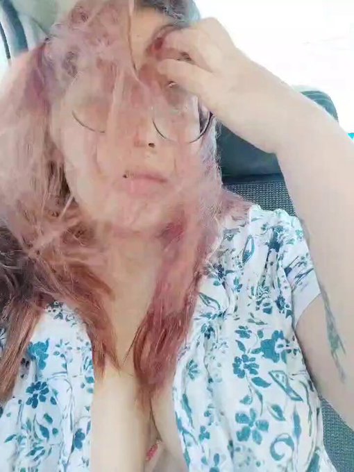 Quer&iacute;a comerme al #uber , darle por menos unas mamadas pero nada m&aacute;s me ve&iacute;a con la verga de fuera 🥵  <a href="/tag/uber"class="tags">#uber</a>