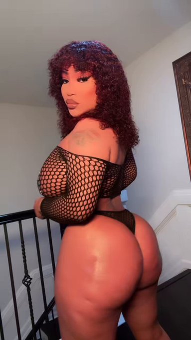 I&rsquo;m live on my onlyfans right now so click the link in my bio and subscribe 🥰💦 https://t.co/ep0z8m7r